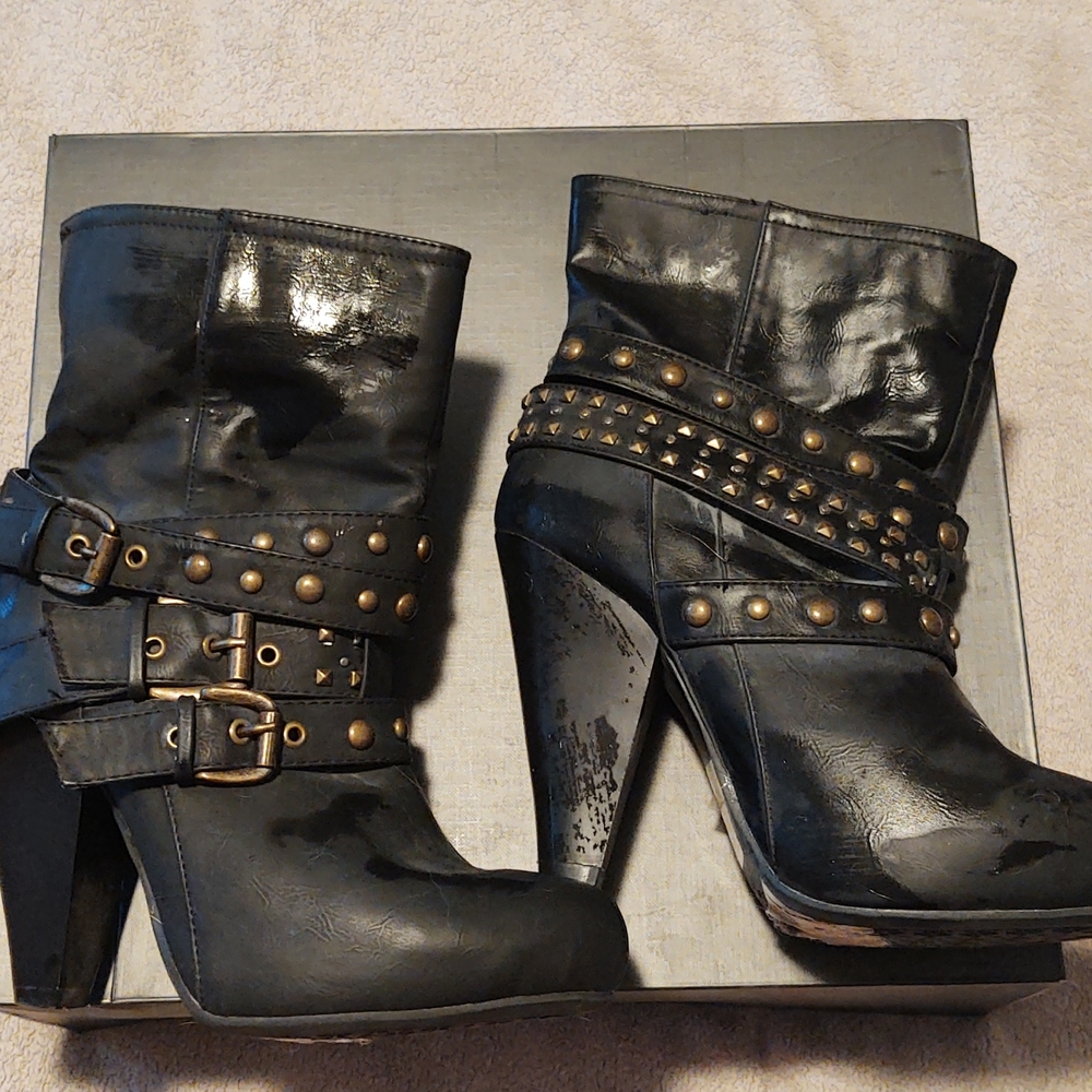 Women's heeled booties. Used. Size 8.5